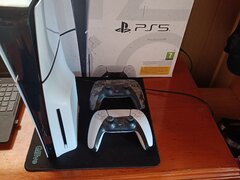 Sony PlayStation 5 cu 2 manete